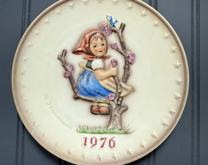 1976 M.J. Hummel Annual Plate | Goebel W. Germany “Apple Tree Girl” | Hum 269 Wall Decor