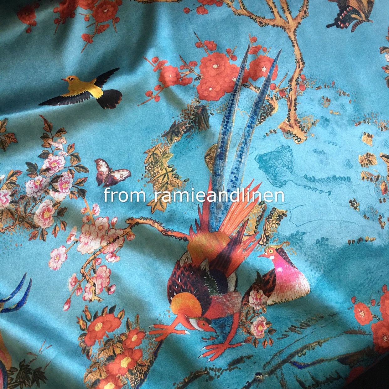 Tissus De Soie Thaïlandaise Colorée Sur Cintre Image stock - Image du  métier, coton: 142104749