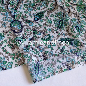 fijne katoenen stof, katoenen stof met paisley-bloemenprint, groen, halve werf bij 54&quot; breed
