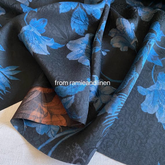 Seidenstoff, halb Meter mal 112 cm breit, blaue Blumen, Jacquard