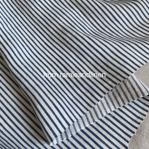 Leinenstoff, garngefärbtes reines Leinen mit dunkelblauen Streifen, 1,5m mal 145cm Breite