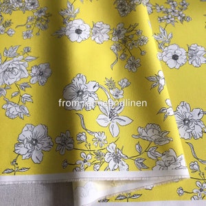 tessuto di cotone, tessuto di cotone con stampa floreale bianca su sfondo giallo, mezzo metro per 56" di larghezza