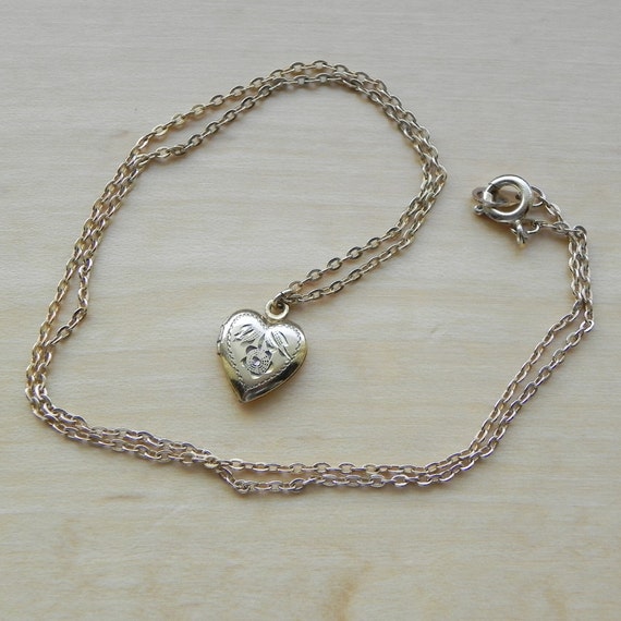 Heart-Shaped Locket Pendant Necklace - image 3