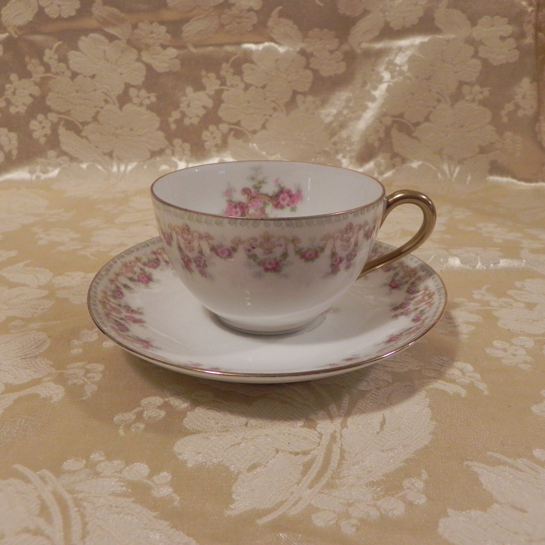 A Sumptuous Rare Find Antique Vintage 52 Pieces T & V