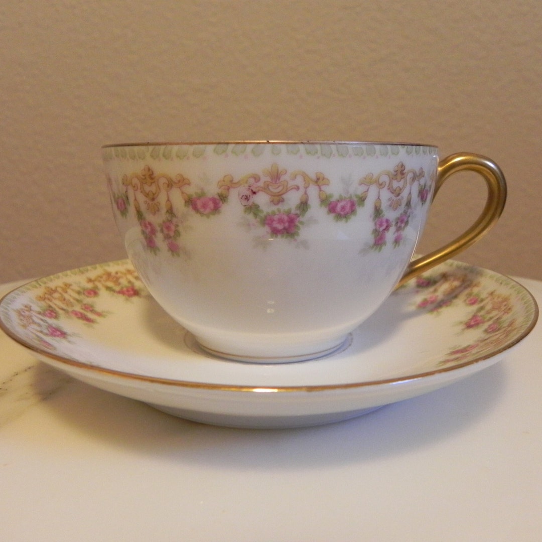 A Sumptuous Rare Find Antique Vintage 52 Pieces T & V