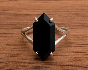 Ring i sterlingsilver med svart onyx och hexagon: Gotiska smycken | Förlovnings- och vigselring | Present till henne