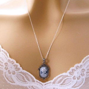 Collier Cameo Bleu: Femme Victorienne Petit Collier Cameo Bleu, Argent Sterling, Look Vintage Bijoux Victoriens Romantiques, Grand cadeau pour elle image 1