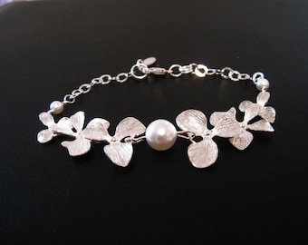Pulseira de noiva de orquídea de pérola, joias de casamento românticas, pulseira de casamento de orquídea, presente de damas de honra de noiva, joias de casamento de orquídea