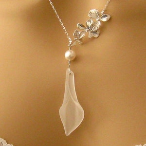 Collar de perlas de cala: joyería nupcial de plata de ley con orquídeas