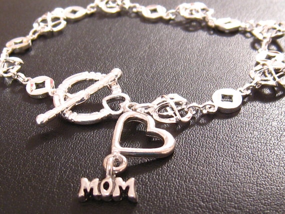 Mom Charm Bracelet, Christmas Gift for Mom from Child, Mothers Day Gift, Mom Bracelet, Mothers Mothers Day Bracelet, Gifts for Mom