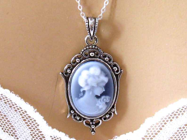 Collier Cameo Bleu: Femme Victorienne Petit Collier Cameo Bleu, Argent Sterling, Look Vintage Bijoux Victoriens Romantiques, Grand cadeau pour elle image 2