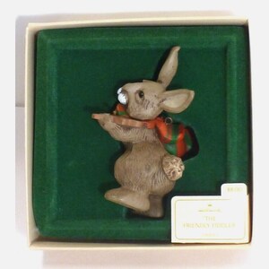 Easter Decoration - Hallmark 1981 THE FRIENDLY FIDDLER - Rabbit with Violin