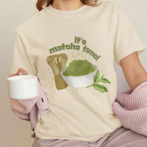 Es ist Matcha Zeit Shirt, Matcha grüner Tee, Matcha-Liebhaber-Geschenk, Matcha-Liebhaber-T-Shirt, Frau Matcha Shirt, Yoga-Shirt, Matcha, ästhetisches Mädchen-T-Stück,