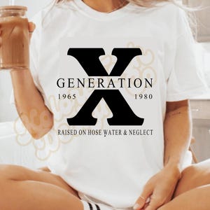 Maglietta Generazione X / Cresciuti con l&#39;acqua e la negligenza / Maglietta con citazione divertente della Generazione X / Maglietta con umorismo retrò / Regalo di nostalgia sarcastica
