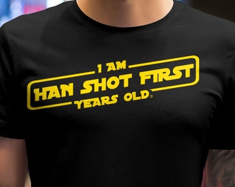 Camiseta con el nombre "I Am Han Shot First Years Old Sci Fi Spaceship Fly Boy Scoundrel Pilot" (para hombre, unisex y mujer)