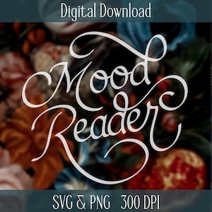 Könnte beinhalten: Digitaler Download-Grafik mit den Worten "Mood Reader" in eleganter weißer Schrift. Der Hintergrund zeigt ein verschwommenes Blumenarrangement in Orange, Rot und Blau. Enthält SVG- und PNG-Dateien mit 300 DPI.