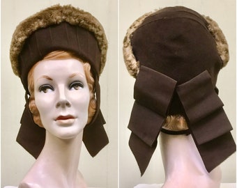 Vintage 1940s Brown Wool Hat with Beaver Fur Trim, 40s Chocolate Felt Toque with Faille Ribbon, Fall Winter Vintage Fashion Accessory, VFG