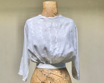 Antique Edwardian White Cotton Blouse with Floral Embroidery, 1910s Hand-Embroidered Daisies Top, Extra Small, VFG