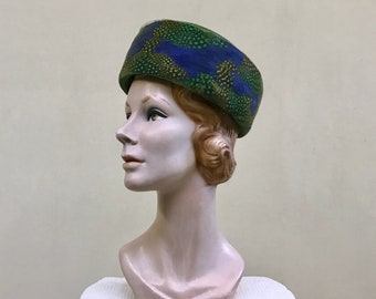 Vintage 1960s Feather Pillbox Hat, 60s Genuine Green Velour Fur Felt with Guinea Feathers and Netting, Mid-Century Style, Size 21 3/4"