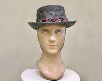 Vintage 1950s Gray Straw Hat, 50s Charcoal Raffia Porkpie Hat, Made in Italy, Rat Pack Tiki Oasis VLV, Unisex Size 7 1/2