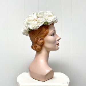 Vintage 1960s White Floral Hat, Mid-Century Garden Party, 60s Spring Summer Wedding, One Size zdjęcie 4