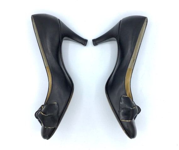 Vintage 1950s Black Leather Pumps with Bow Detail… - image 4