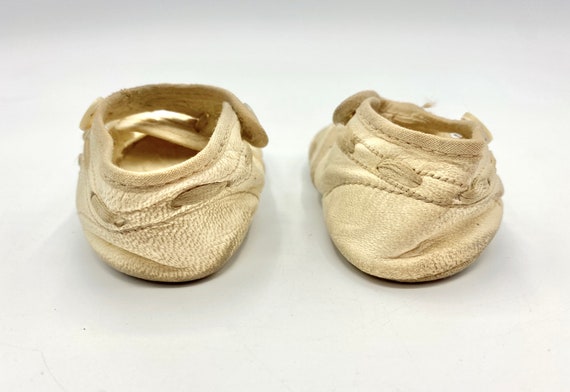 Vintage 1920s 1930s Lambskin Crib Shoes, Ivory De… - image 3