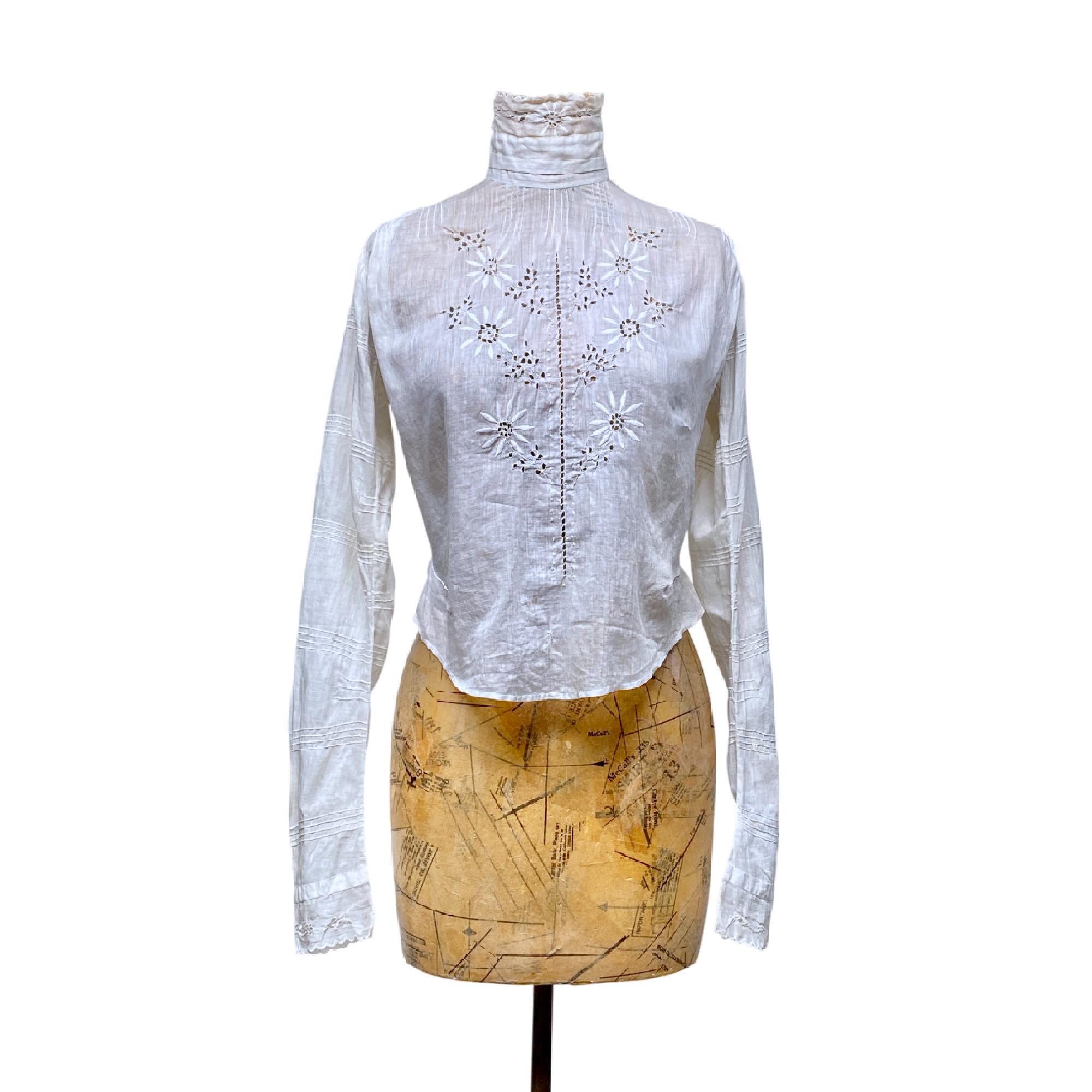 L’Or Embroidery Pin tuck Blouse L'Or Embroidery Pin tuck Blouse L'Or Embroidery Pin tuck
