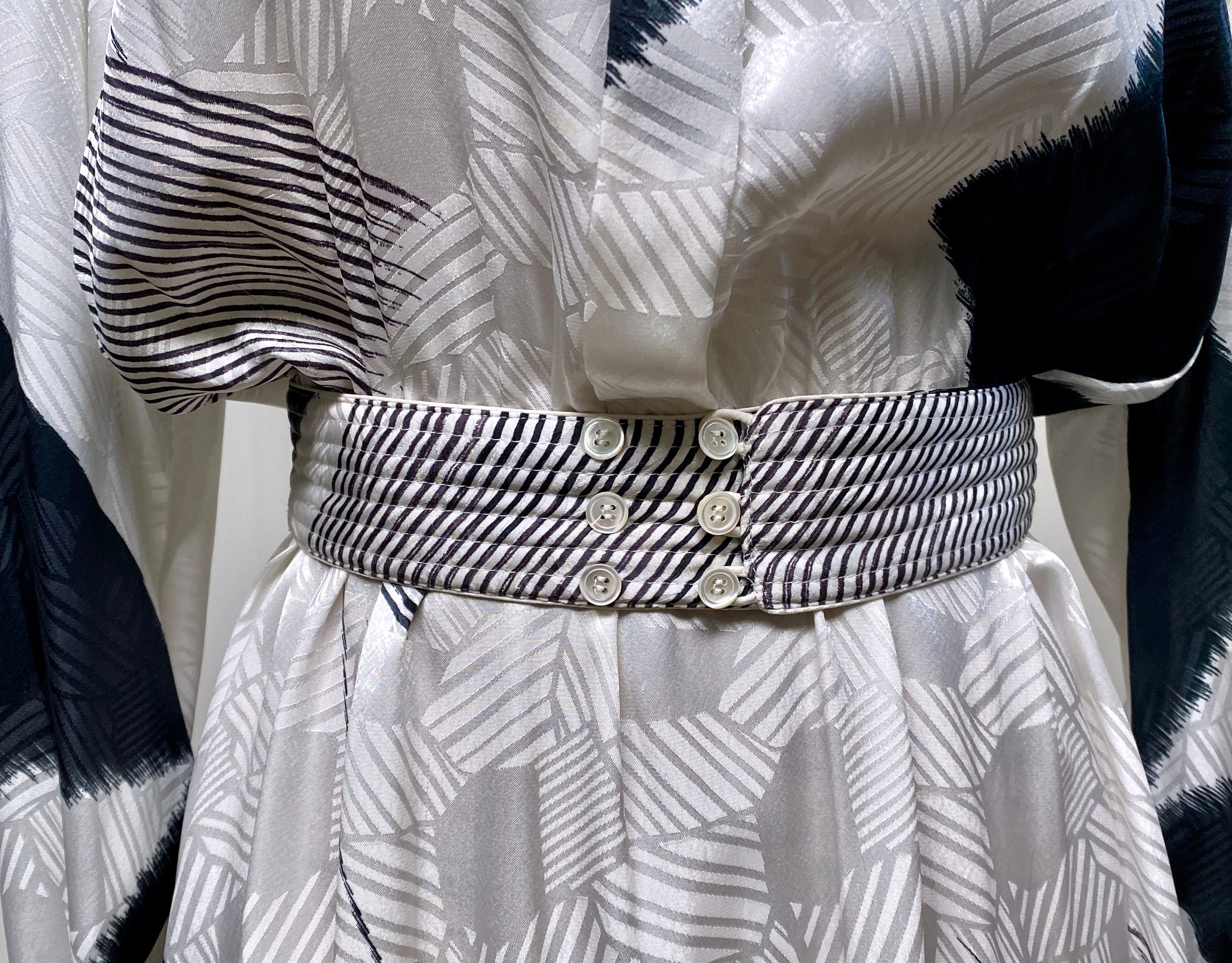 Vintage 1980s White/black Shirtwaist Dress, Abstract Print