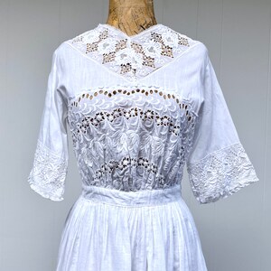 Vestido de té eduardiano antiguo, fiesta en el jardín de encaje de algodón de la década de 1910, ojal floral Ayrshire Whitework, boda de verano, cintura pequeña de 34 busto 26, VFG imagen 5