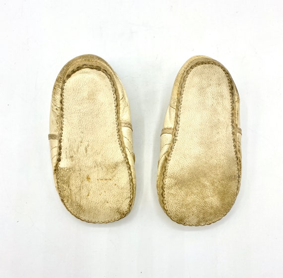 Vintage 1920s 1930s Lambskin Crib Shoes, Ivory De… - image 4