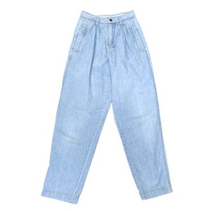 Vintage 1980er 90er High Rise Jeans, 80er 90er New Wave Plissee Light Wash Denim w / Tapered Leg, Lizwear Mom Jeans, Kleine Größe 4, 26 x 31, VFG