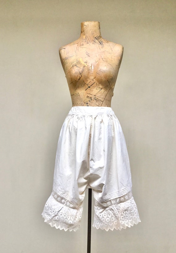 Antique 1910s Edwardian Drawers, White Cotton and Eyelet Lace Bloomers,  Ladies Underwear, Extra Small 22 Inch Waist, VFG 