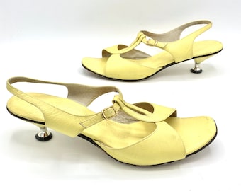 Vintage 1960s cuero amarillo gatito tacón anfitriona sandalias, 60s open toe slingbacks con recortes, tamaño de EE.UU. 8, VFG