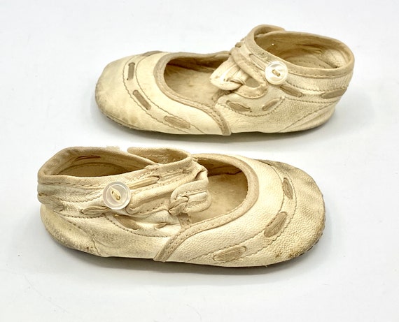 Vintage 1920s 1930s Lambskin Crib Shoes, Ivory De… - image 8