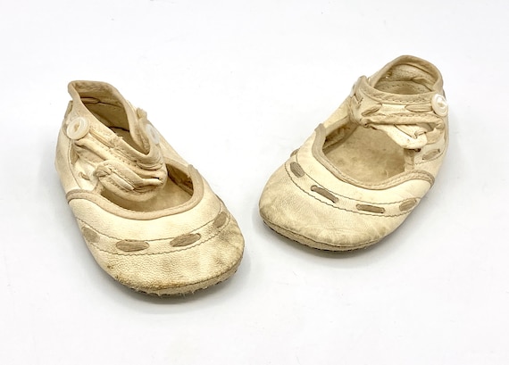 Vintage 1920s 1930s Lambskin Crib Shoes, Ivory De… - image 7
