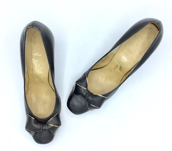 Vintage 1950s Black Leather Pumps with Bow Detail… - image 3