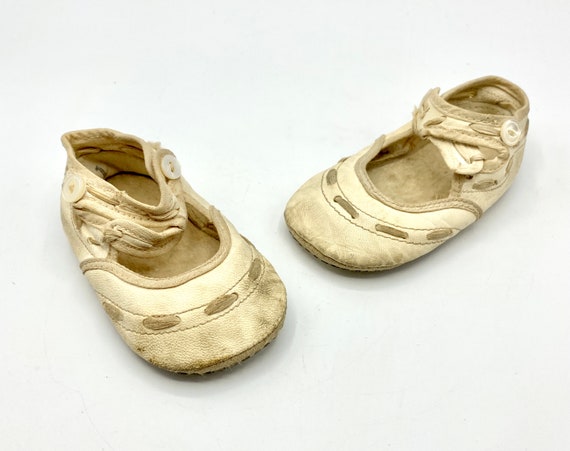 Vintage 1920s 1930s Lambskin Crib Shoes, Ivory De… - image 1