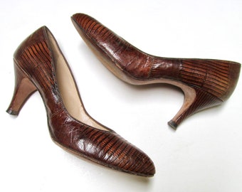 Vintage 1950s Brown Stamped Leather Faux Lizard Naturalizer Pumps, 6 1/2 A USA