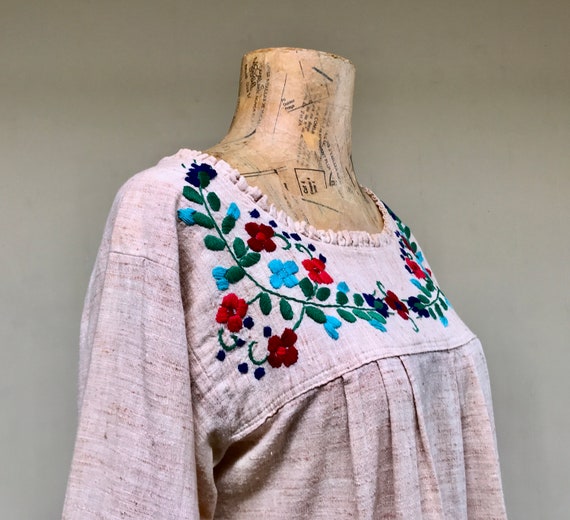 Vintage 1960s Mexican Peasant Top, Floral Embroid… - image 7