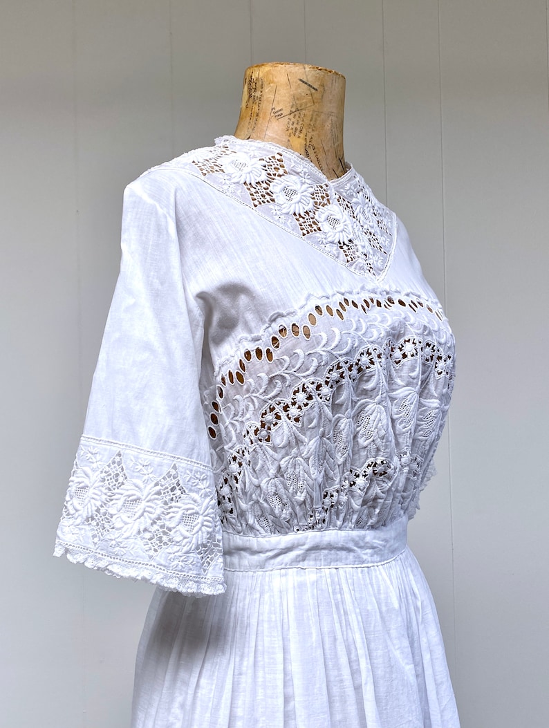 Vestido de té eduardiano antiguo, fiesta en el jardín de encaje de algodón de la década de 1910, ojal floral Ayrshire Whitework, boda de verano, cintura pequeña de 34 busto 26, VFG imagen 6