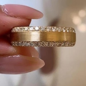 1,80 MM rundslipad vigselring med simulerad diamant, tvåradig alliansring, bred brudtärnering i gult guld, matchande ring, satinfinish