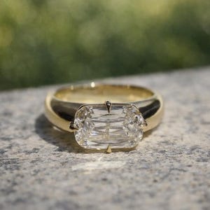 Oost naar west langwerpige kussengeslepen gesimuleerde diamanten ring, 925 sterlingzilver solitaire verlovingsring, statement ring voor jubileumcadeau