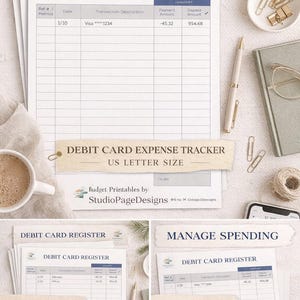 Può includere: Presentazione di tracker delle spese con carta di debito e pianificatori di budget stampabili. Il design include un registro della carta di debito, un tracker delle spese e un layout "Gestisci le spese". Il testo include "Download istantaneo" e "File PDF".