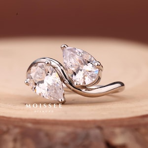 Pear Cut Moissanite Double Stone Engagement Ring: Colorless VVS, 2.0TCW