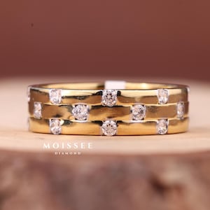 Moissanite Pave Men&#39;s Wedding Band: Round Cut Engagement Ring