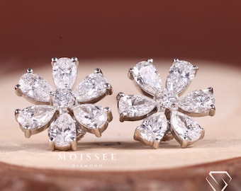Bloemvorm peer en rond geslepen moissaniet diamanten oorknopjes, 14K gouden sierlijke studs, jubileum/verjaardagscadeau voor haar