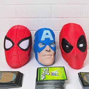 Coffret Deck Commander inspiré des super-héros - Porte-cartes MTG et TCG - Design style bande dessinée - Cadeau prêt - Coffret MTG Commander - Iconic Heroes