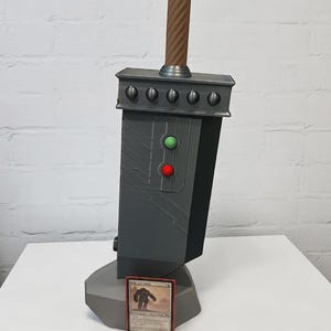 クラウド・ストライフの剣デッキボックス - FF7風のMTG＆TCGゲーム用コマンダー収納 - アニメデッキボックス - 伝説の剣デザイン