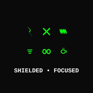 Puede incluir: Fondo negro con seis símbolos verde neón y las palabras blancas "SHIELDED • FOCUSED". Los símbolos incluyen un rayo, una X, tres líneas onduladas, tres líneas horizontales, un símbolo de infinito y un ojo.